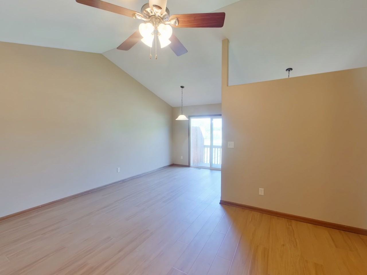 1020 W Clyde St - Photo 3 of 17