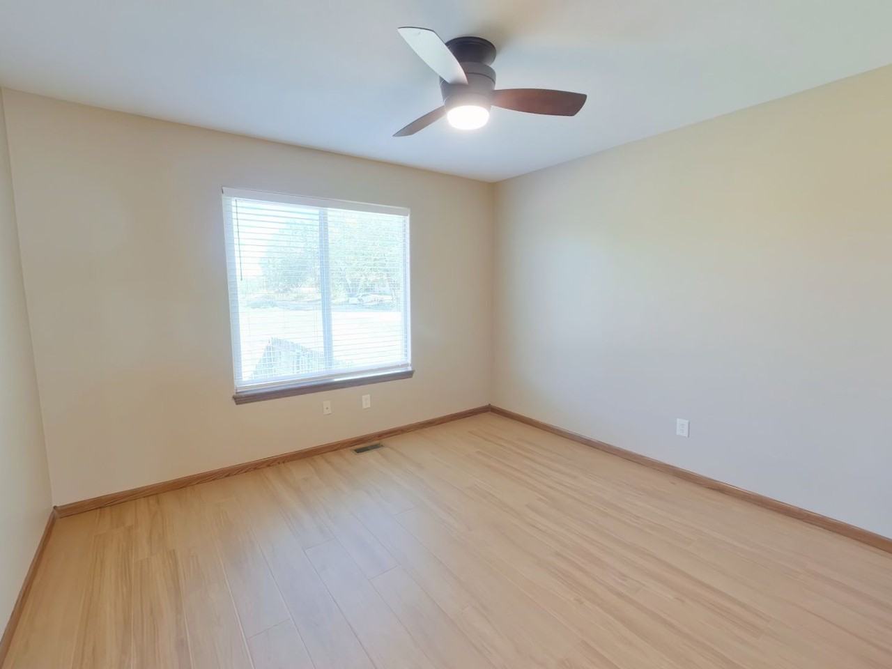 1020 W Clyde St - Photo 7 of 17