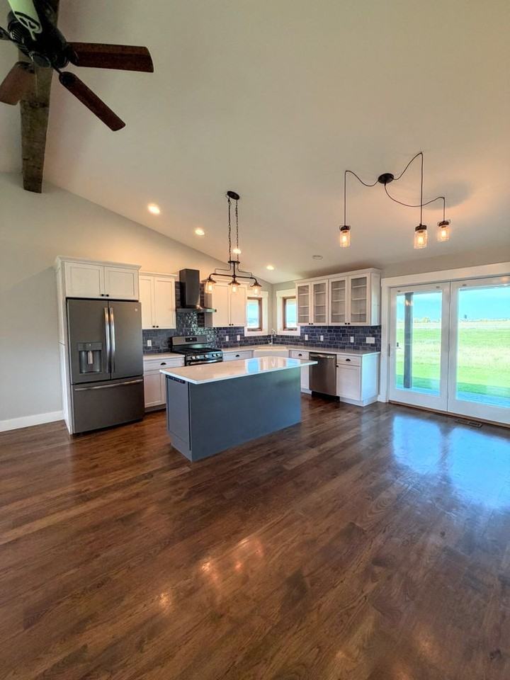 1558 Bryan Dr - Photo 5 of 50