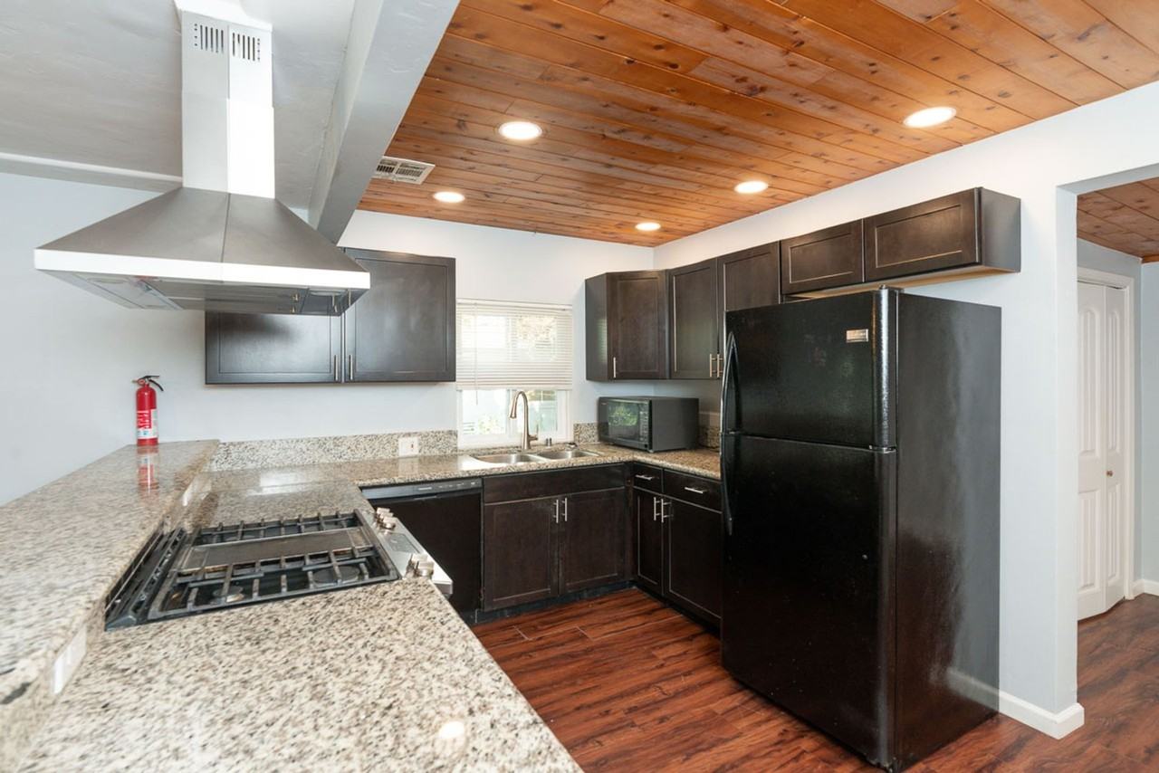 1511 Glenwood Dr - Photo 5 of 22