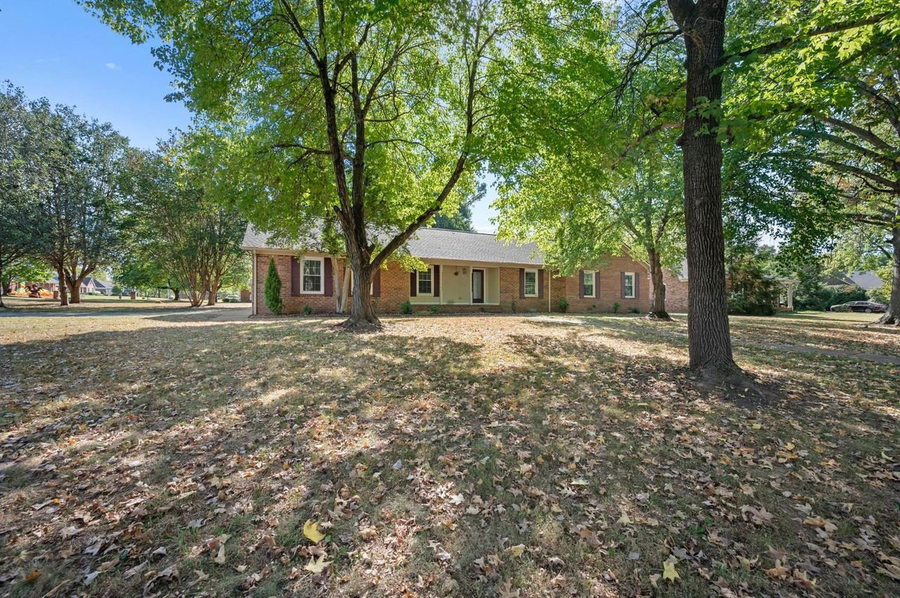 703 Princess Ct - Photo 2 of 38