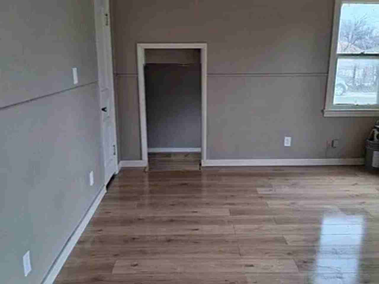 1811 Nw Baldwin Ave - Photo 3 of 13