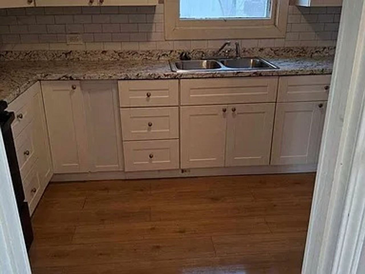 1811 Nw Baldwin Ave - Photo 7 of 13