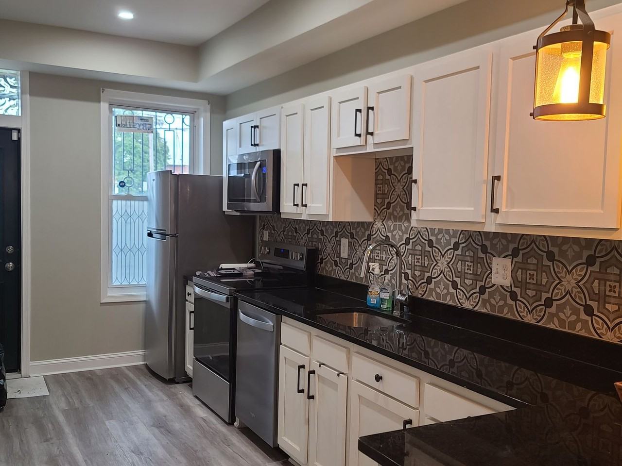 526 E 23rd St - Photo 5 of 25