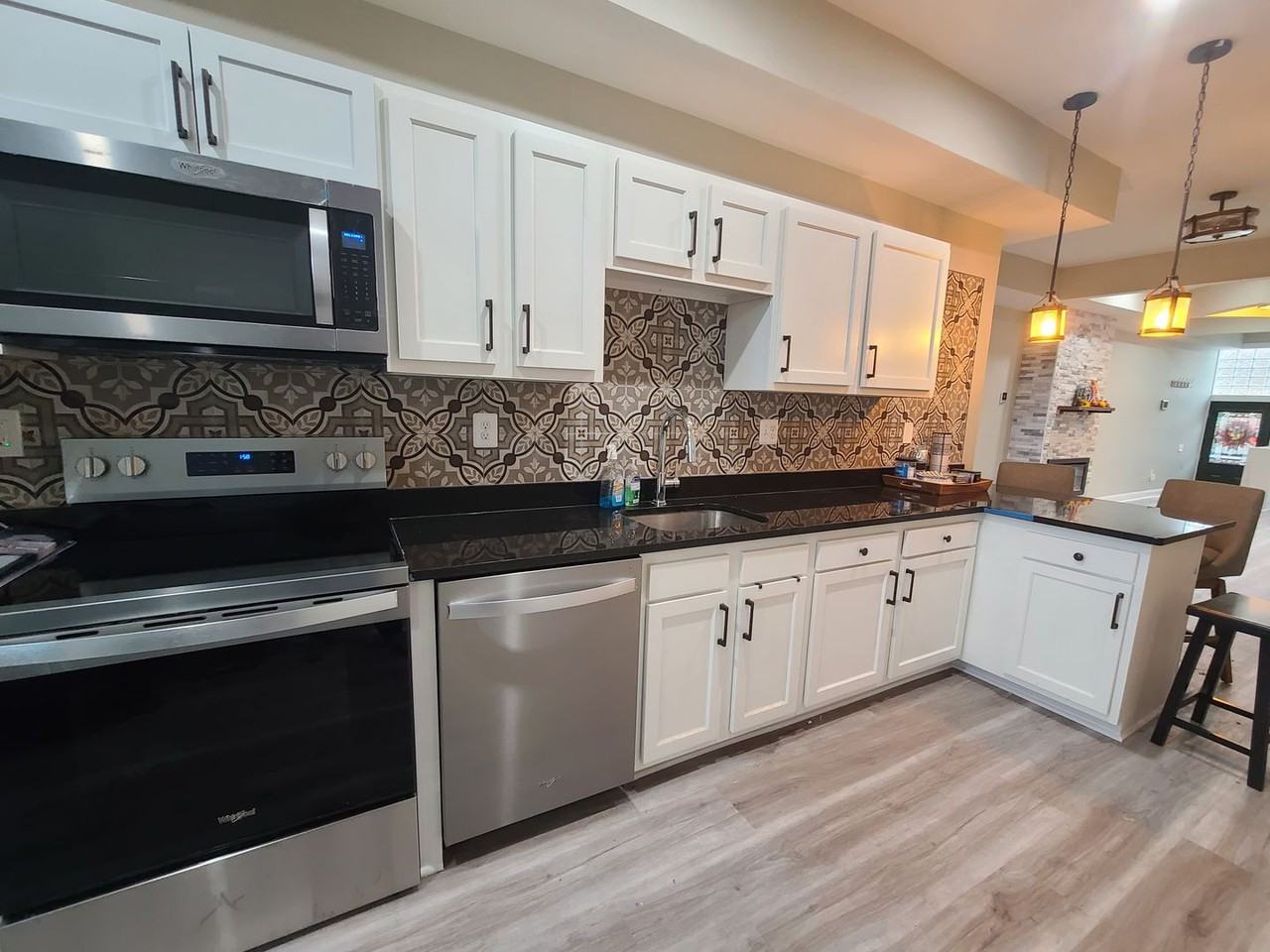 526 E 23rd St - Photo 7 of 25