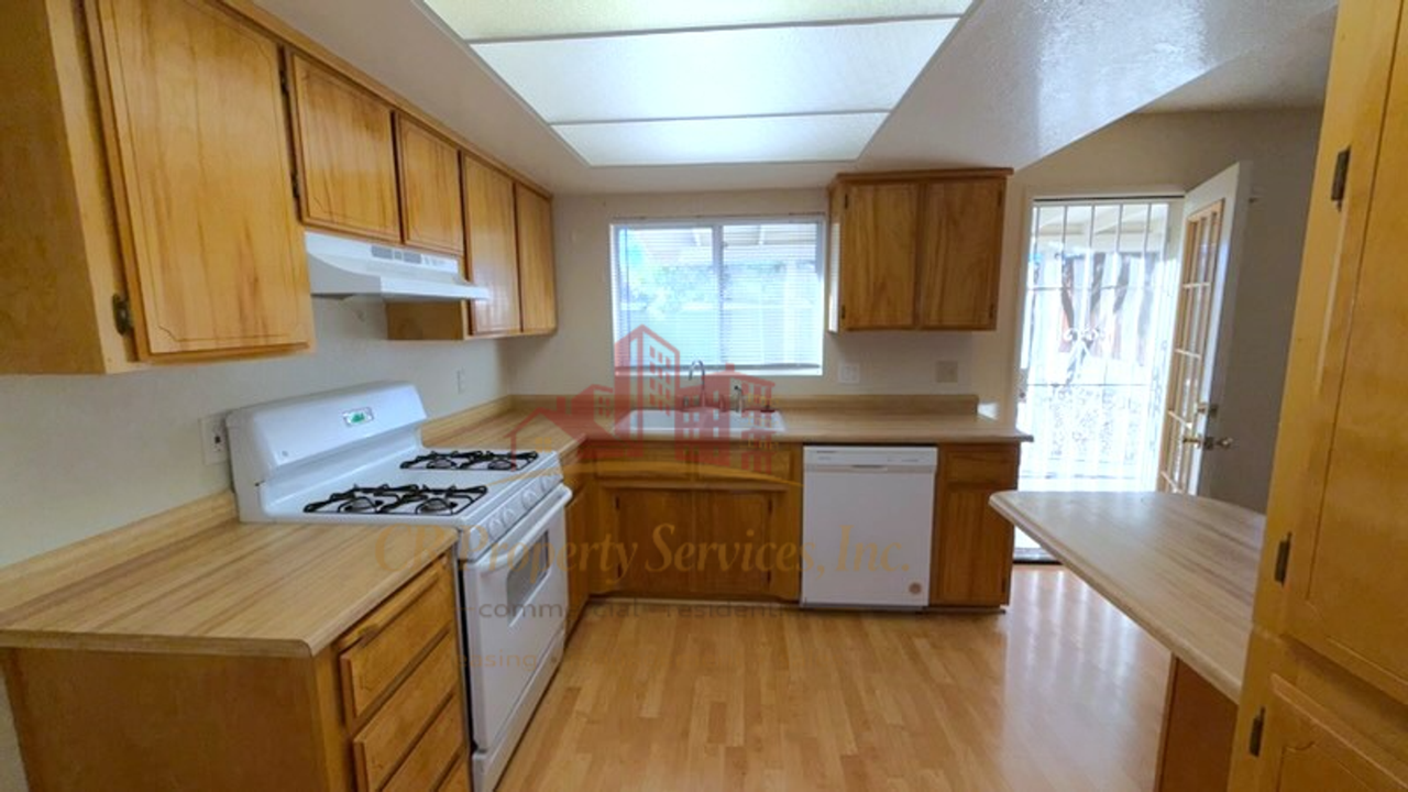 982 Shadow Crest Way - Photo 2 of 15