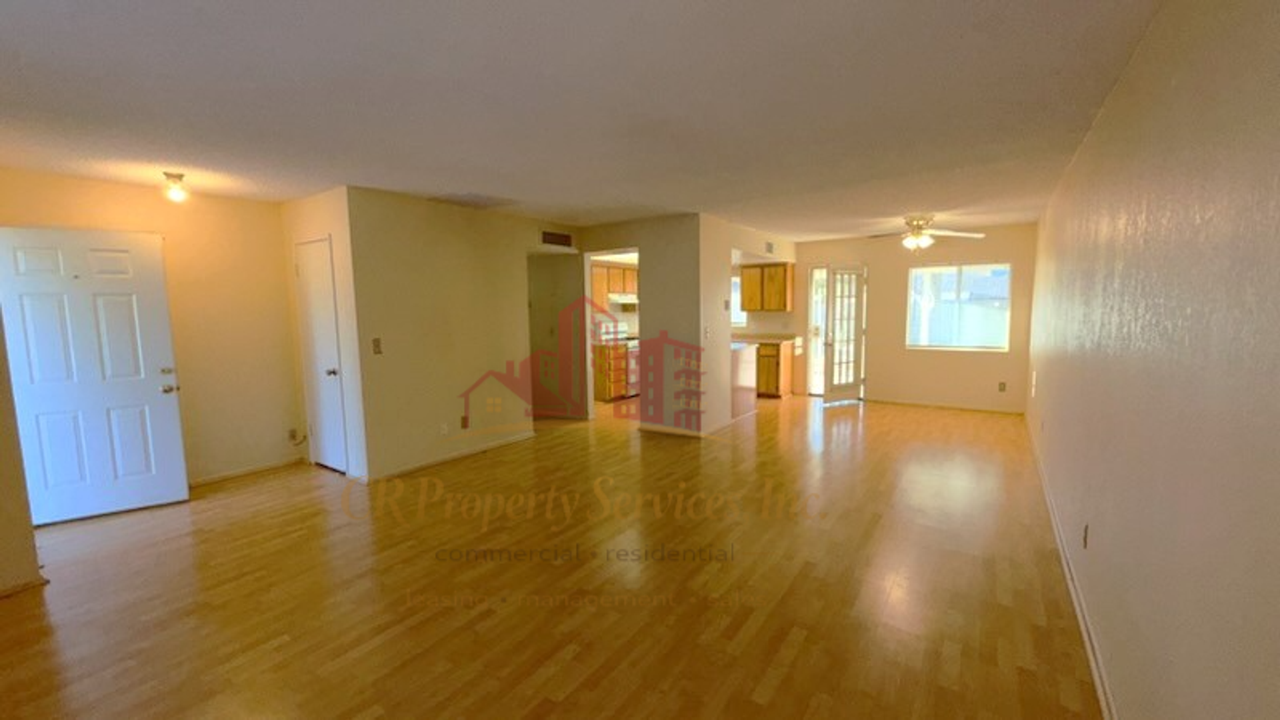 982 Shadow Crest Way - Photo 4 of 15