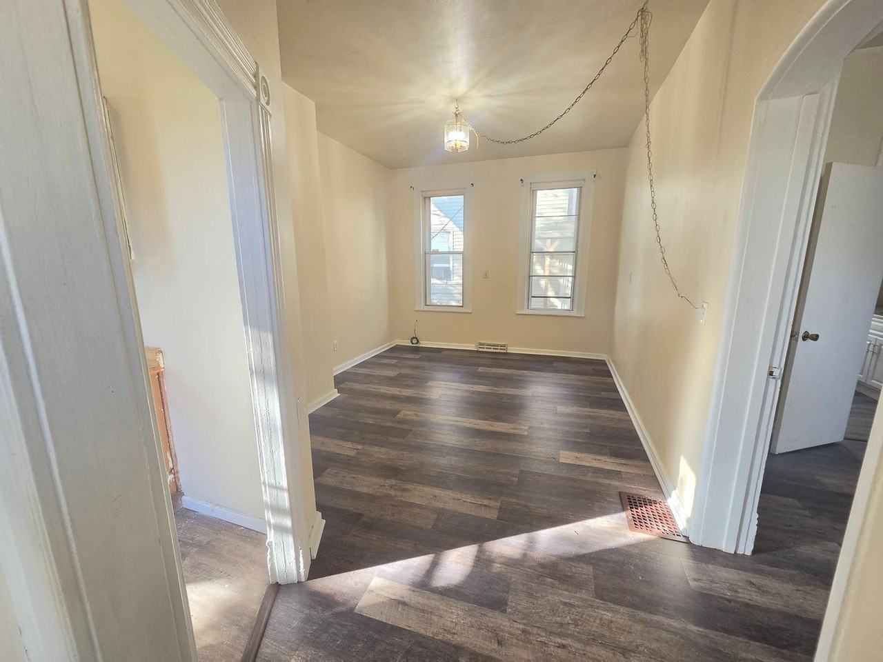 219 W 16th St - Photo 2 of 6