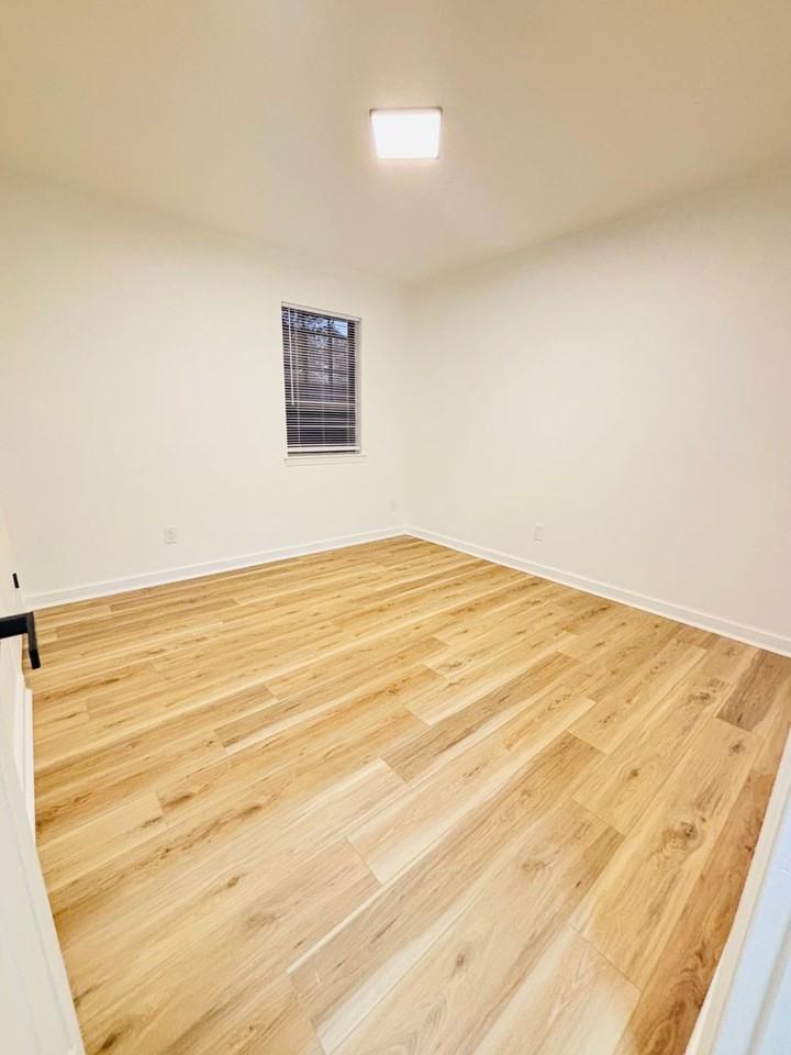 Dreher Apartments - Photo 5 of 7