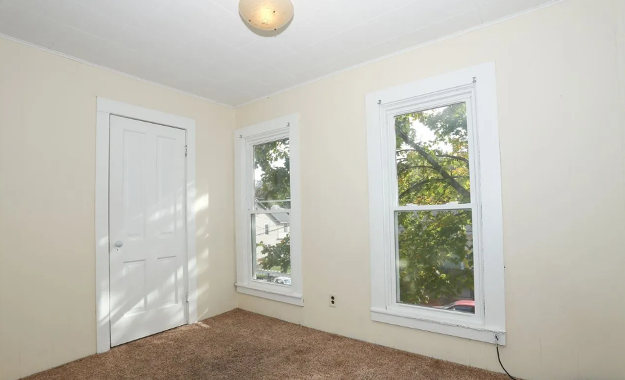 575 Almond St - Photo 2 of 6