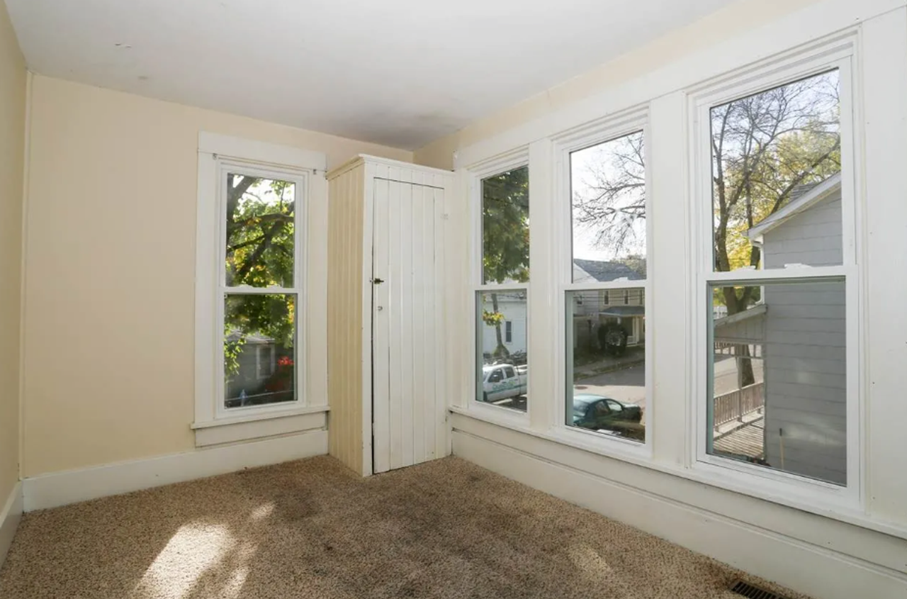 575 Almond St - Photo 3 of 6