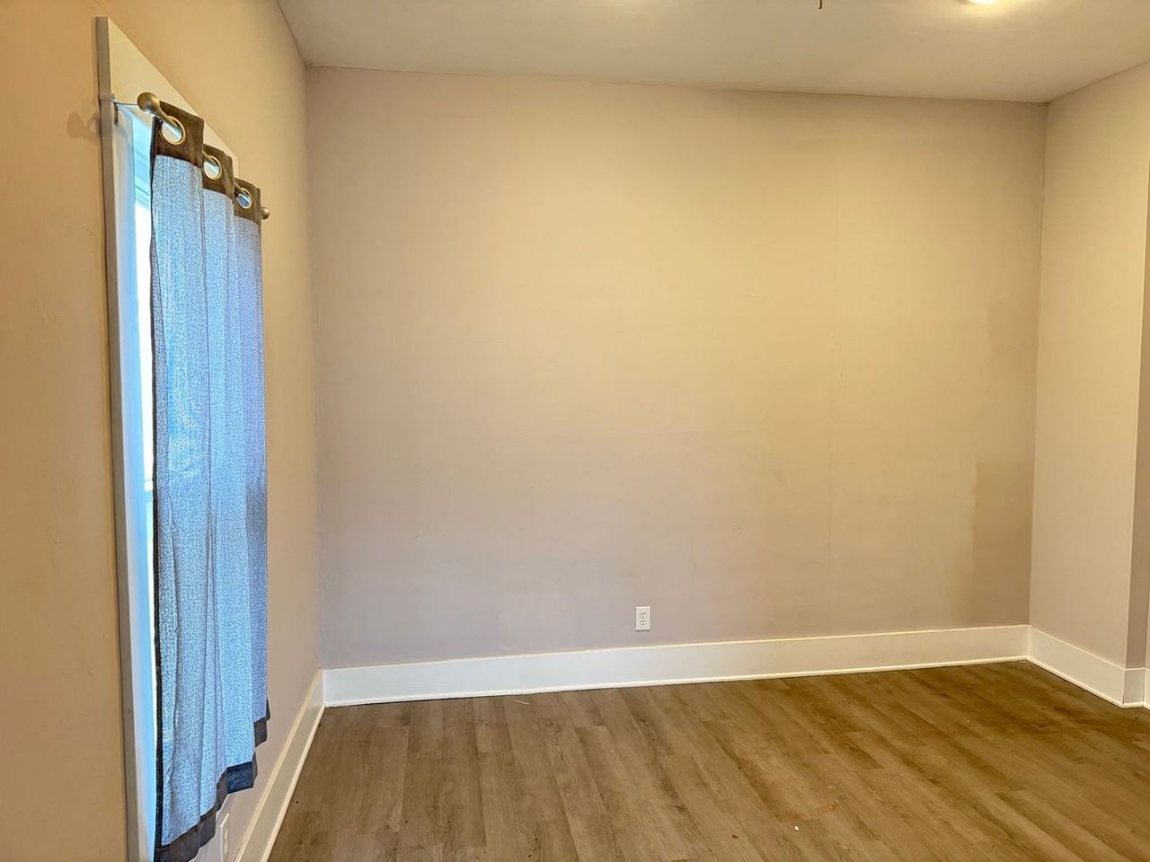 103 N Walnut St - Photo 4 of 10