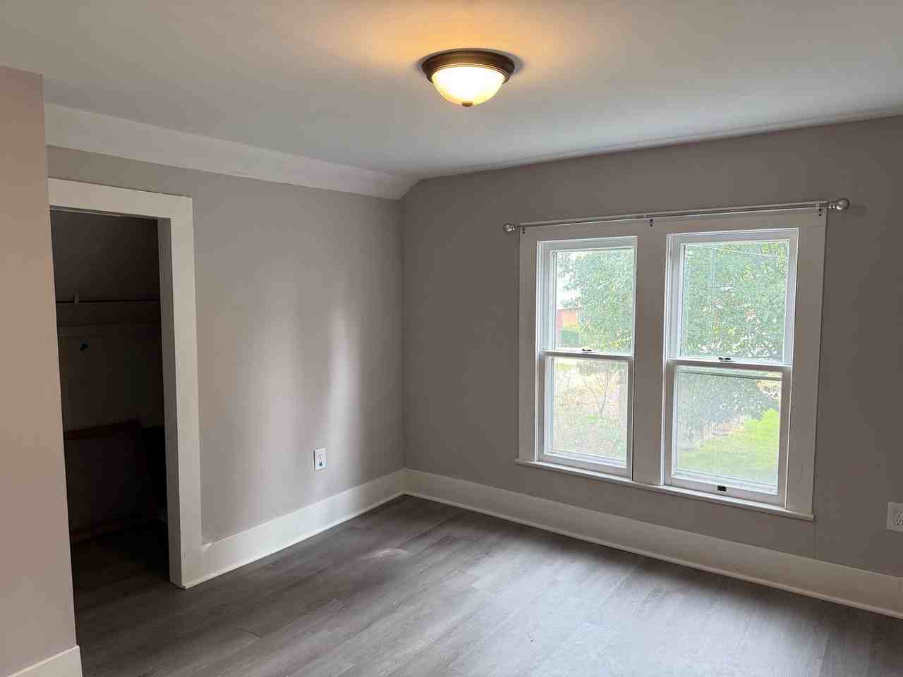 103 N Walnut St - Photo 5 of 10