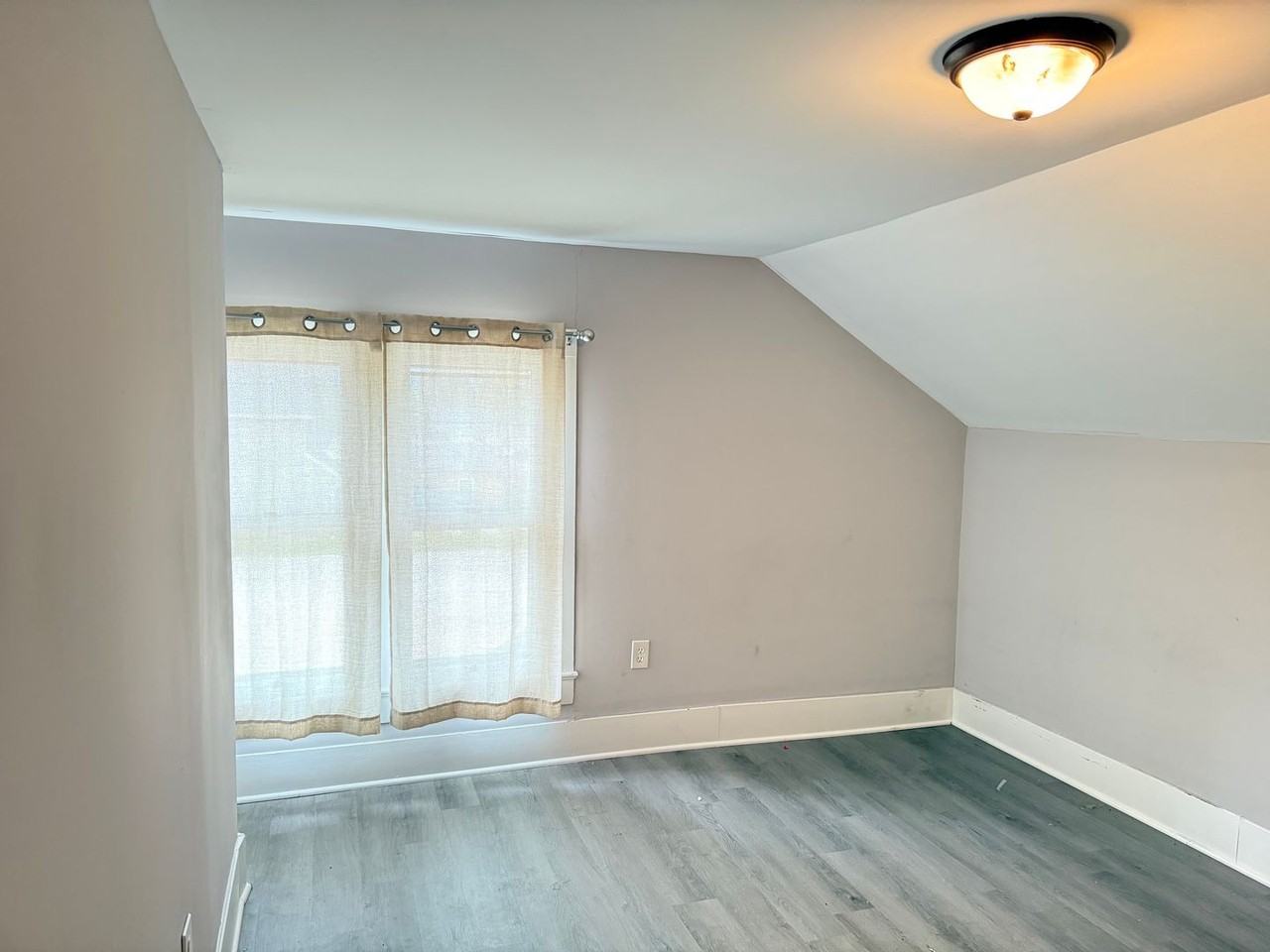 103 N Walnut St - Photo 6 of 10