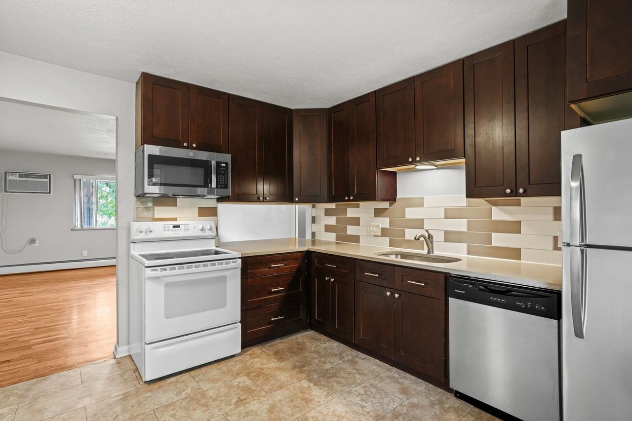 1811 Walnut St. - Photo 7 of 39