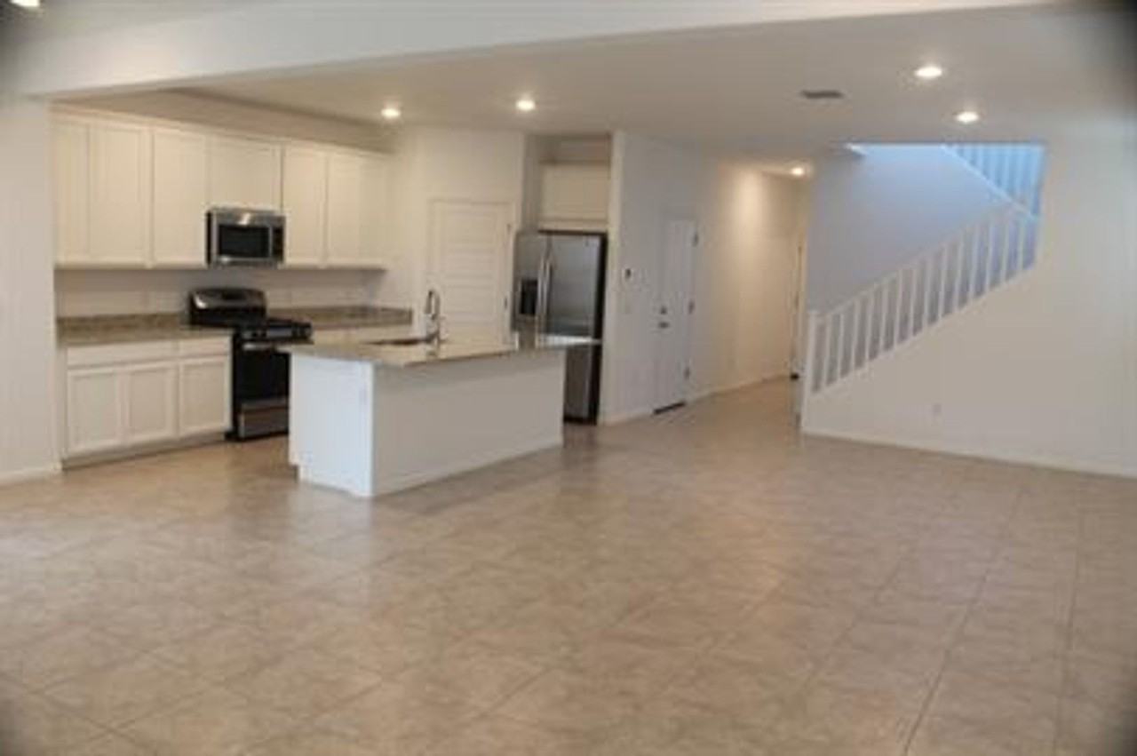 7111 W Jadewood Ln - Photo 4 of 50