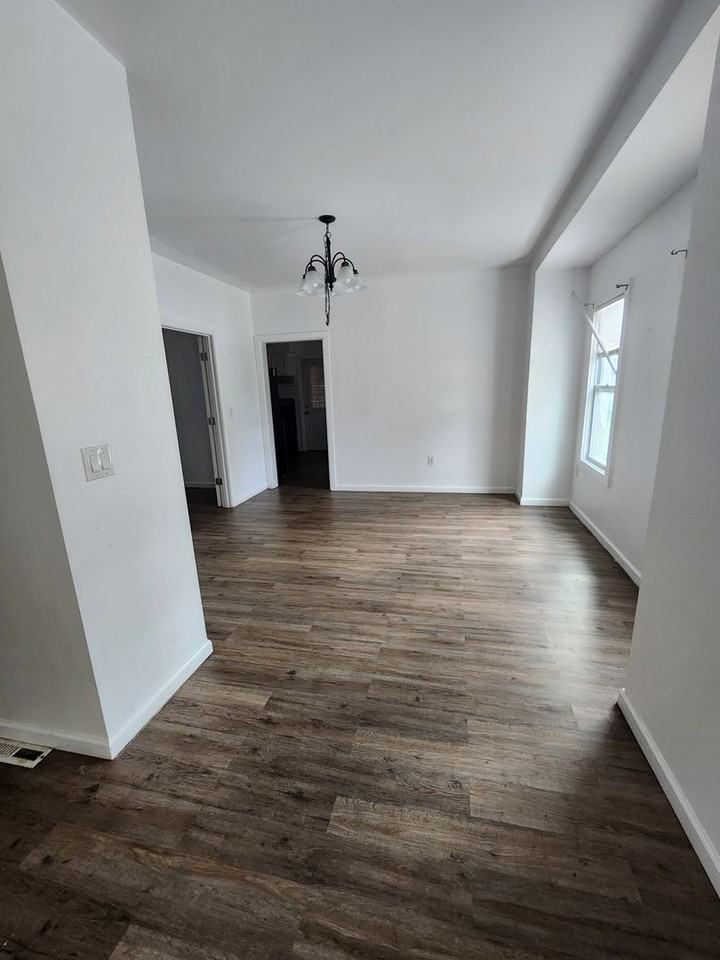 3661 W 47th St - Photo 2 of 8