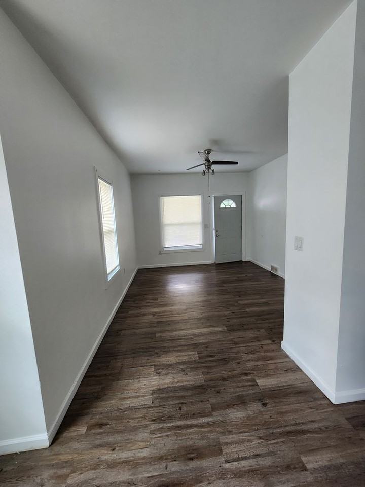 3661 W 47th St - Photo 3 of 8
