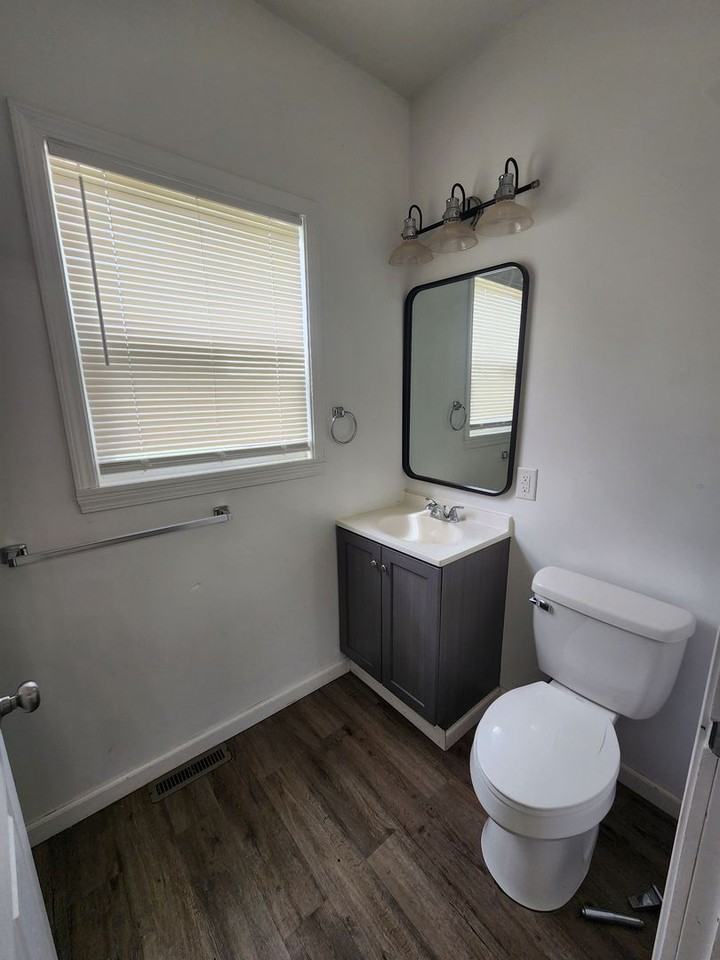 3661 W 47th St - Photo 4 of 8