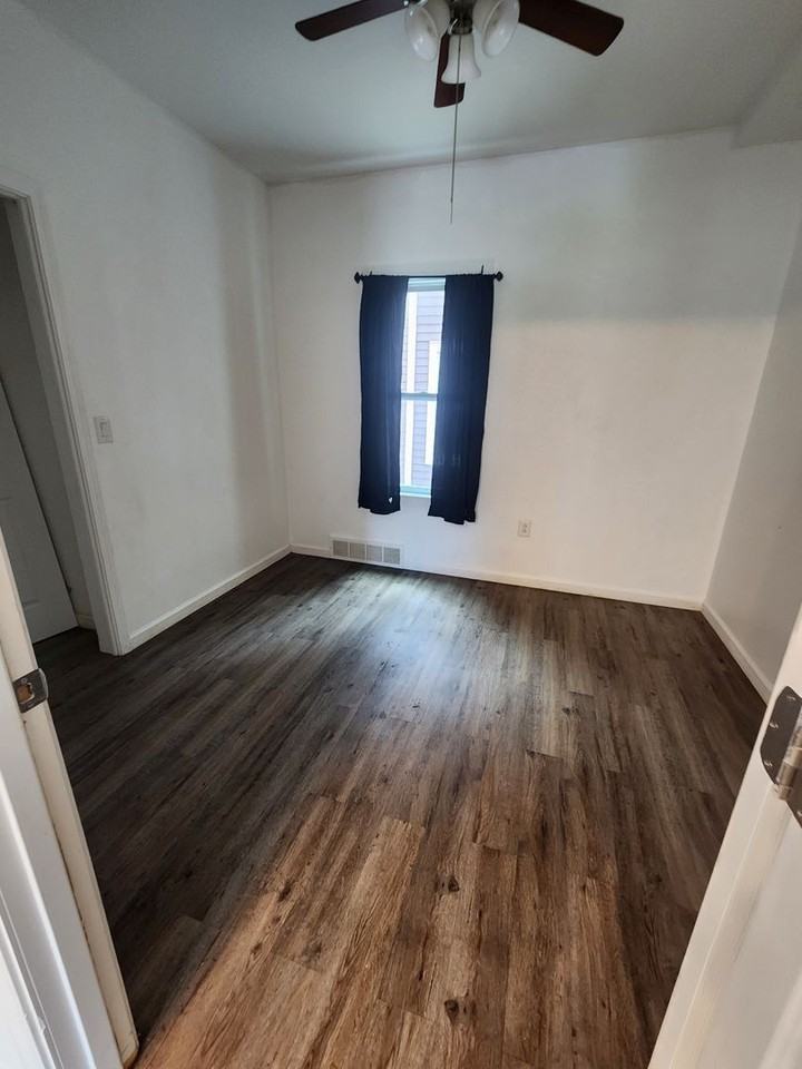 3661 W 47th St - Photo 5 of 8
