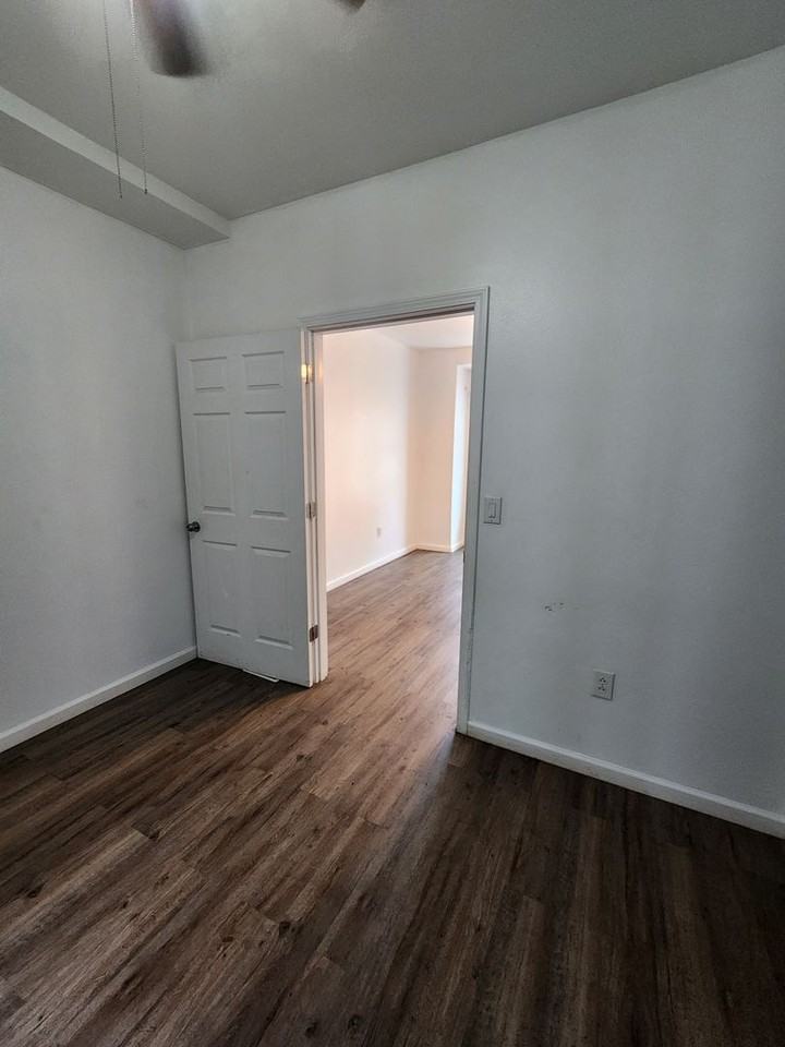 3661 W 47th St - Photo 6 of 8
