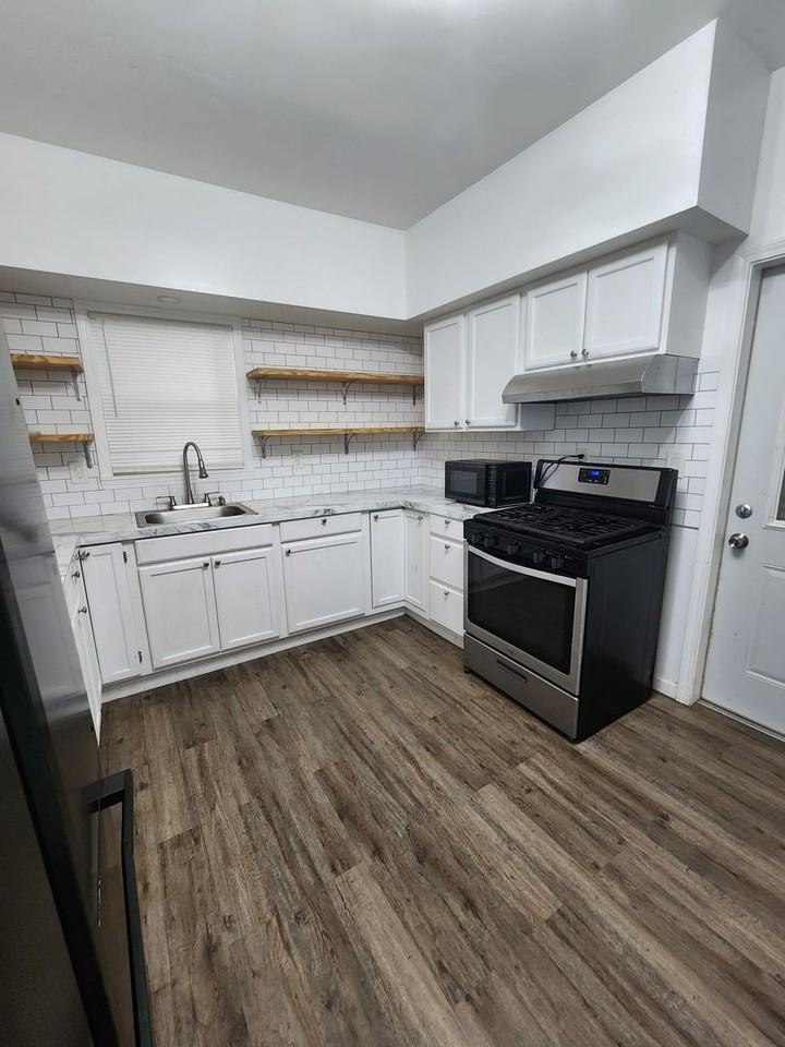 3661 W 47th St - Photo 7 of 8