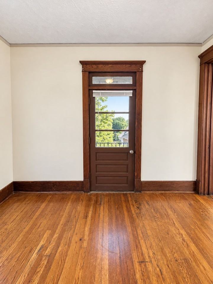2421 Poppleton Ave - Photo 3 of 30