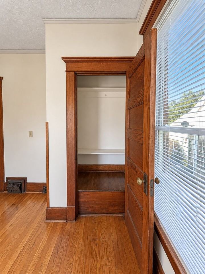 2421 Poppleton Ave - Photo 4 of 30