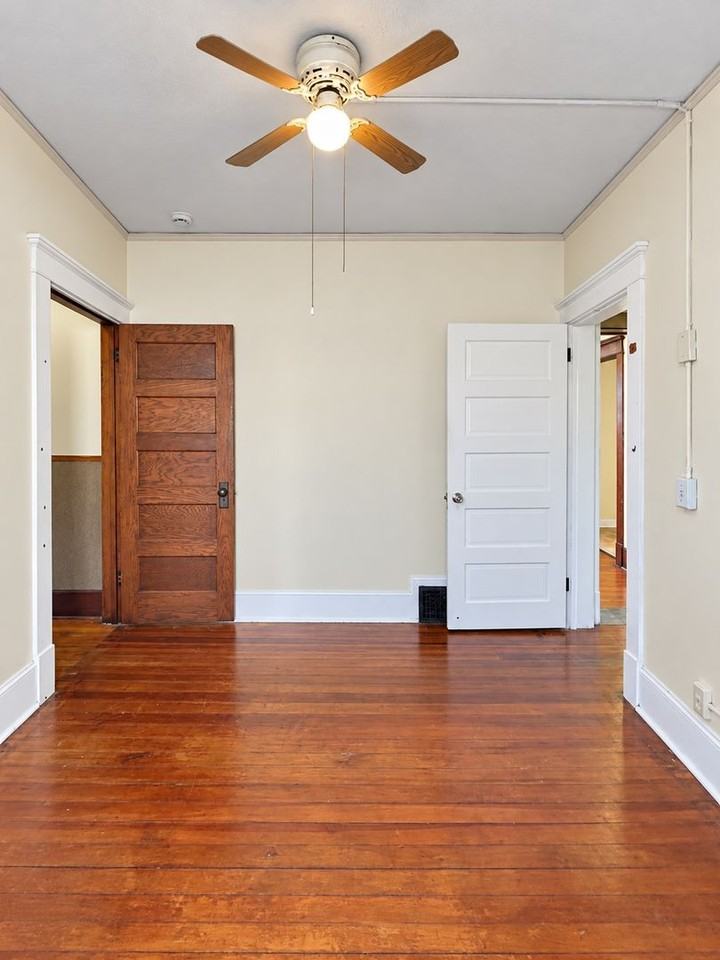 2421 Poppleton Ave - Photo 7 of 30