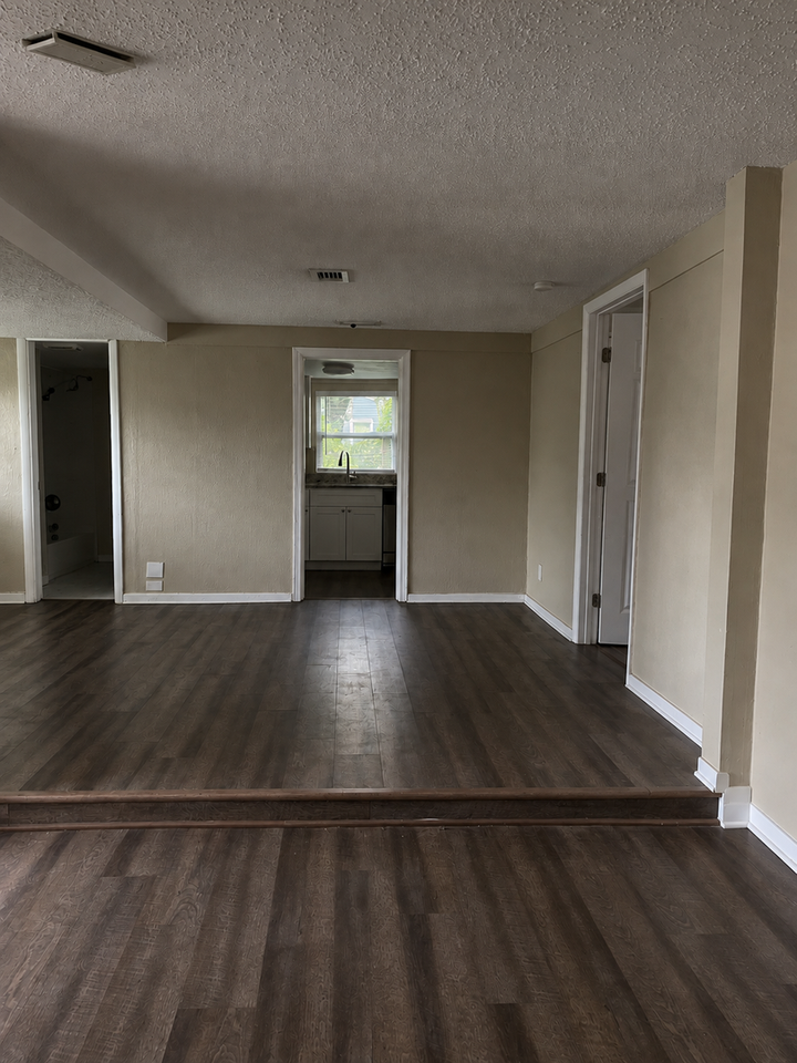 1720 Granville Ct S - Photo 4 of 8