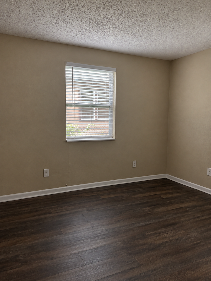 1720 Granville Ct S - Photo 5 of 8
