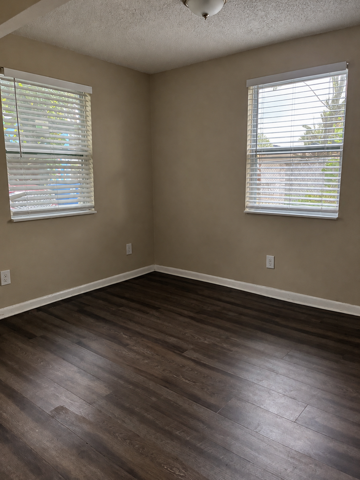1720 Granville Ct S - Photo 7 of 8