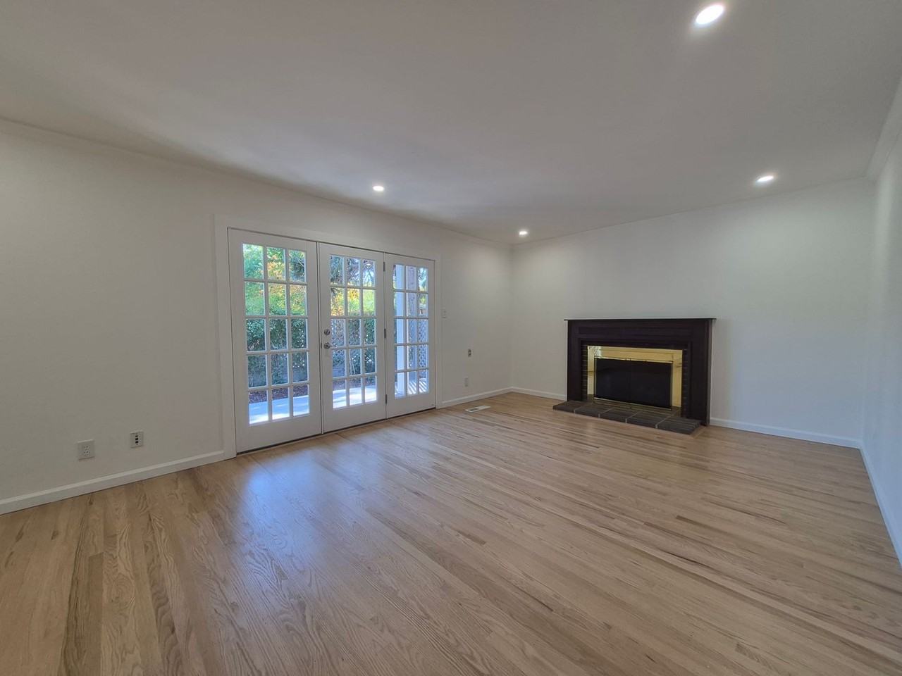 1390 Harker Ave - Photo 3 of 27
