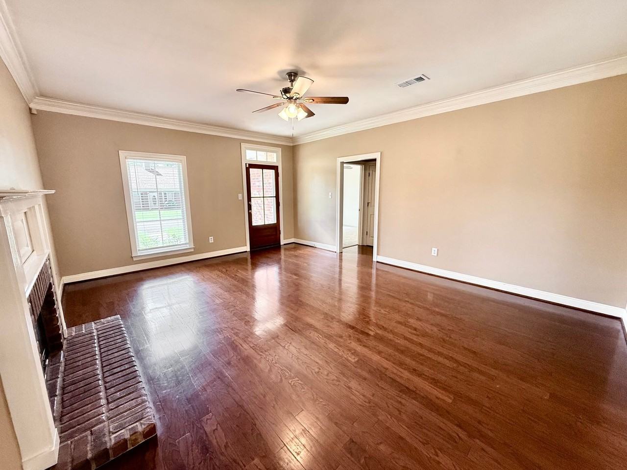 18410 Lakefield Ave - Photo 5 of 32