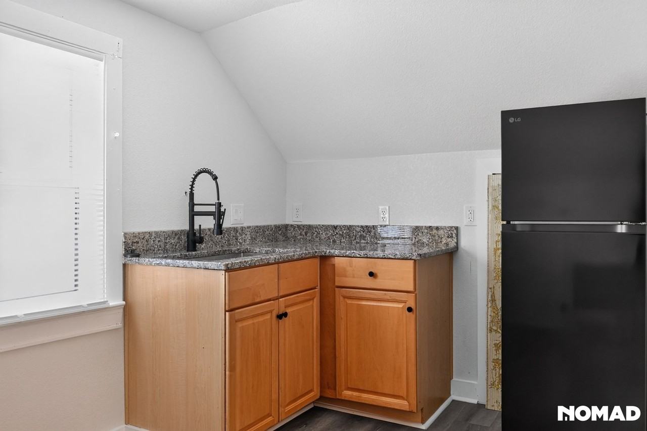8 Charles St #B - Photo 5 of 22