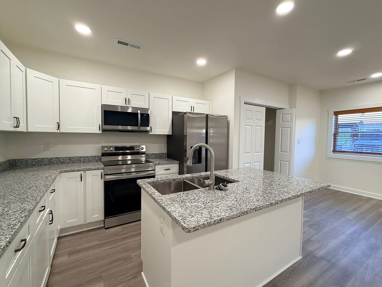 4831 Fountain View Way - Photo 5 of 19