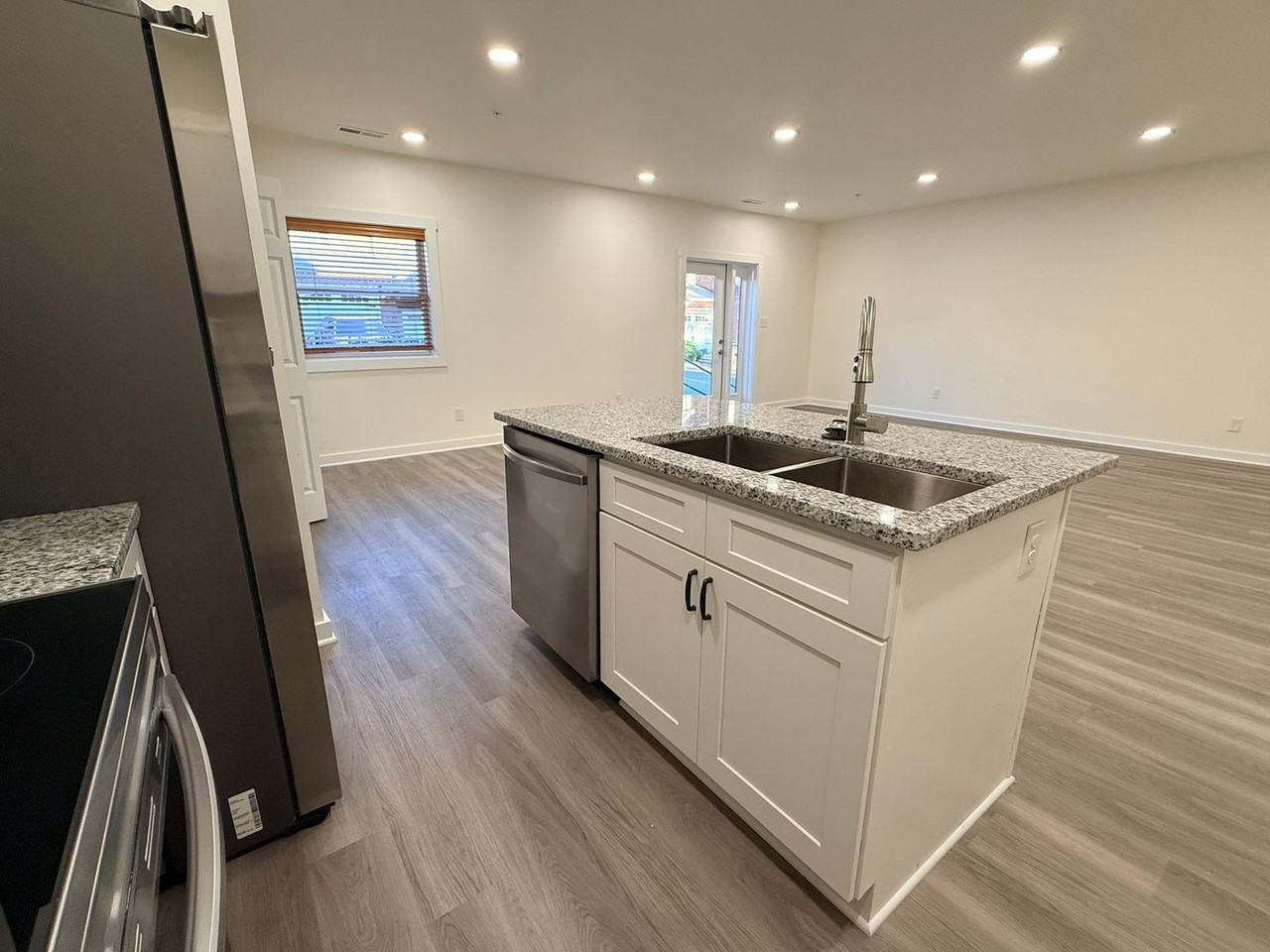 4831 Fountain View Way - Photo 7 of 19