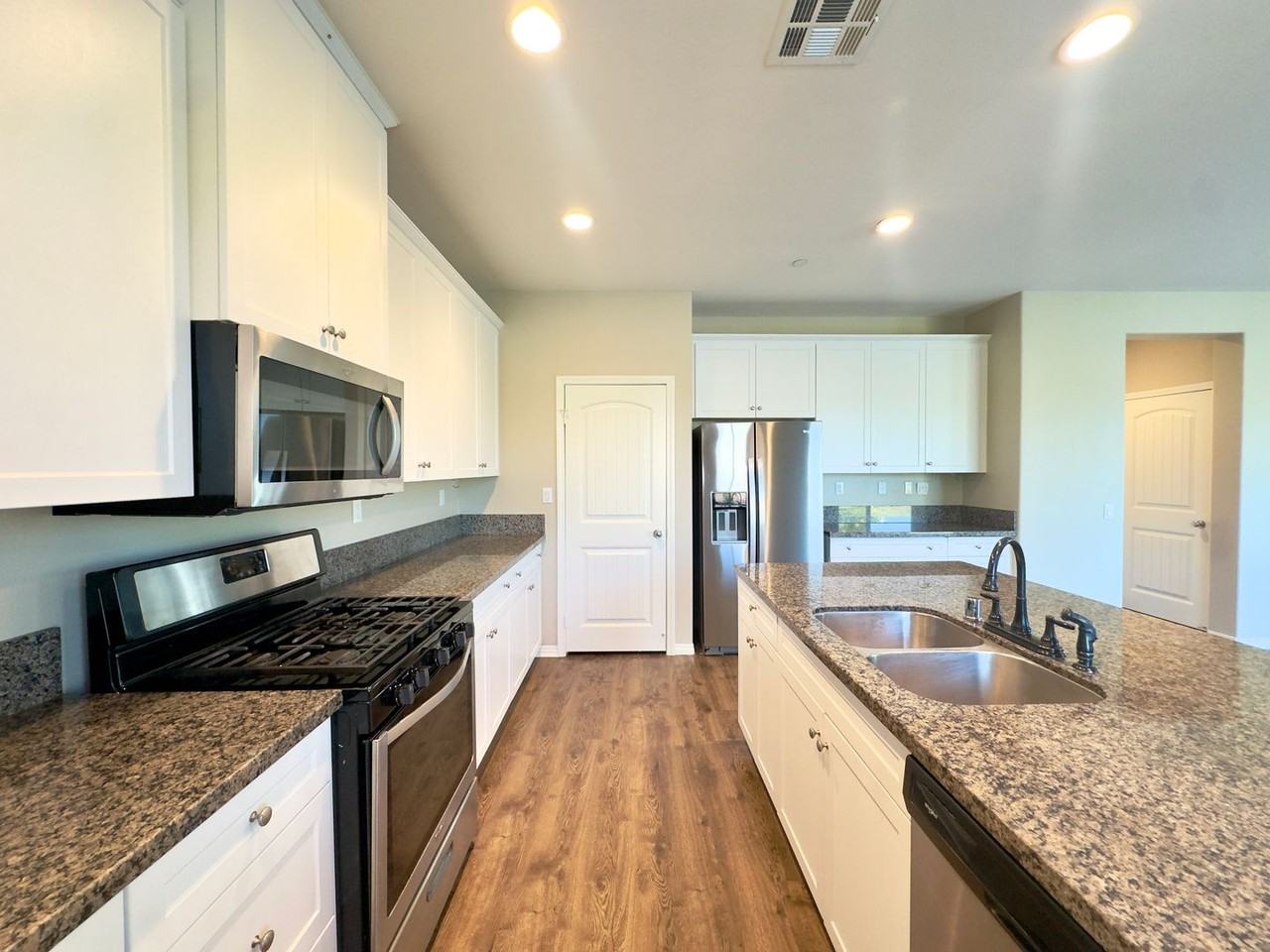 29347 Wild Lilac - Photo 3 of 32