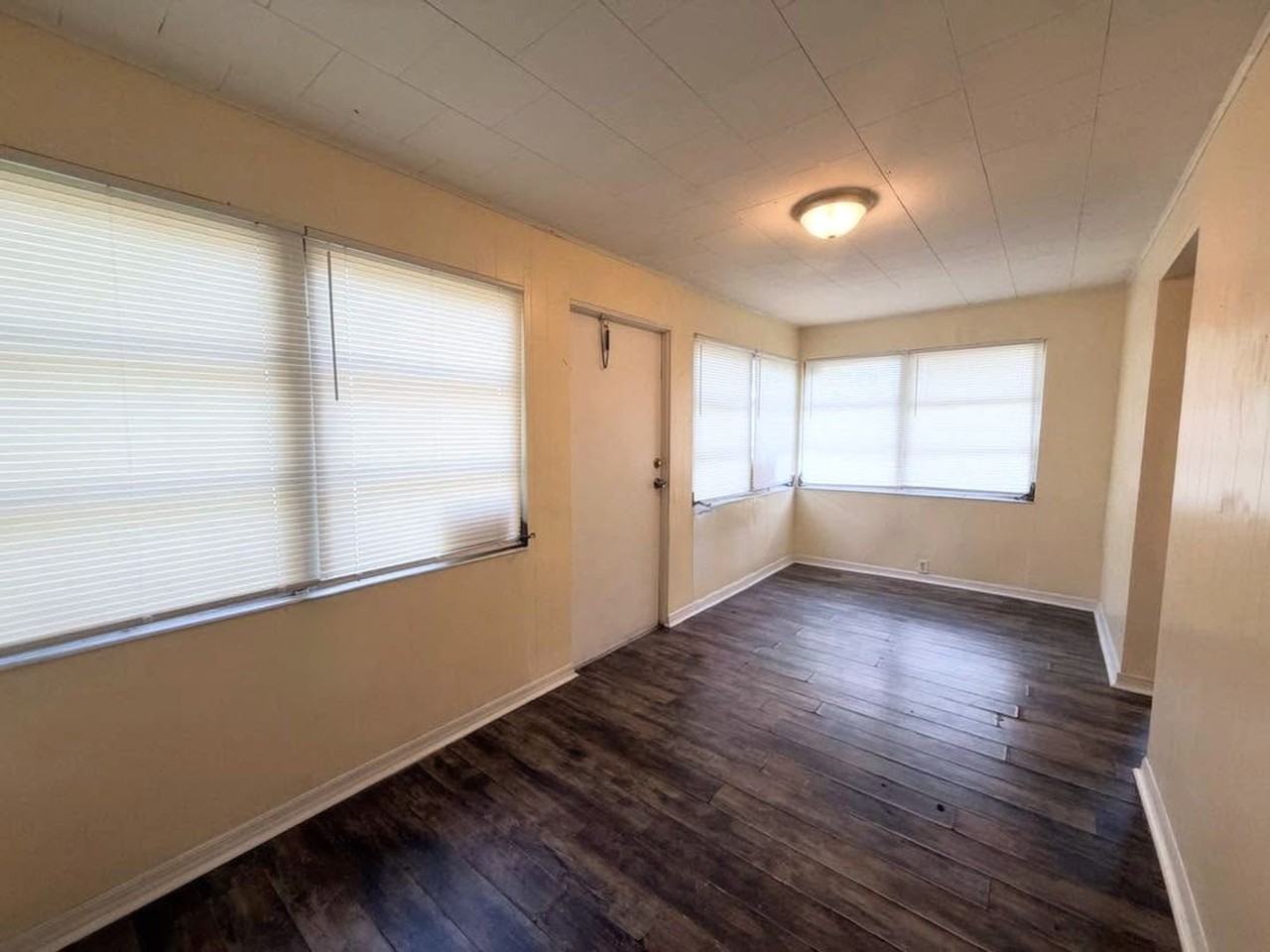 631 Oleander Ave - Photo 3 of 22
