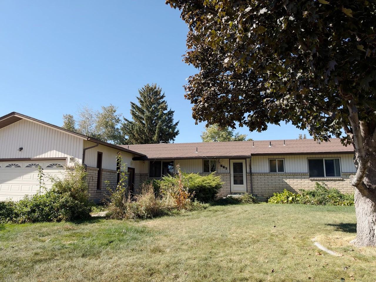 687 Leona Cir - Photo 2 of 20