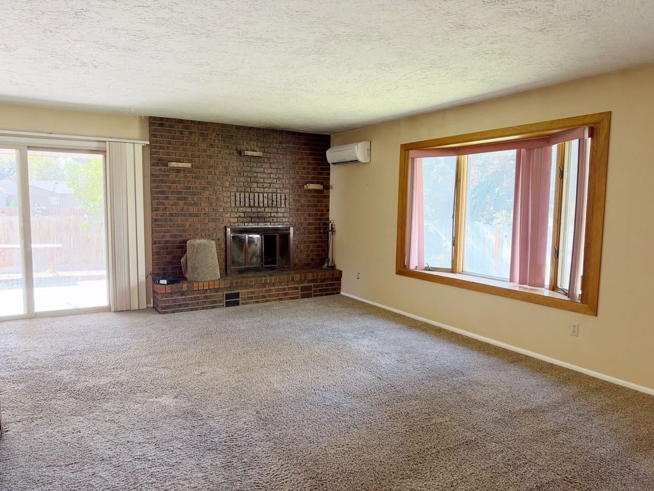 687 Leona Cir - Photo 3 of 20