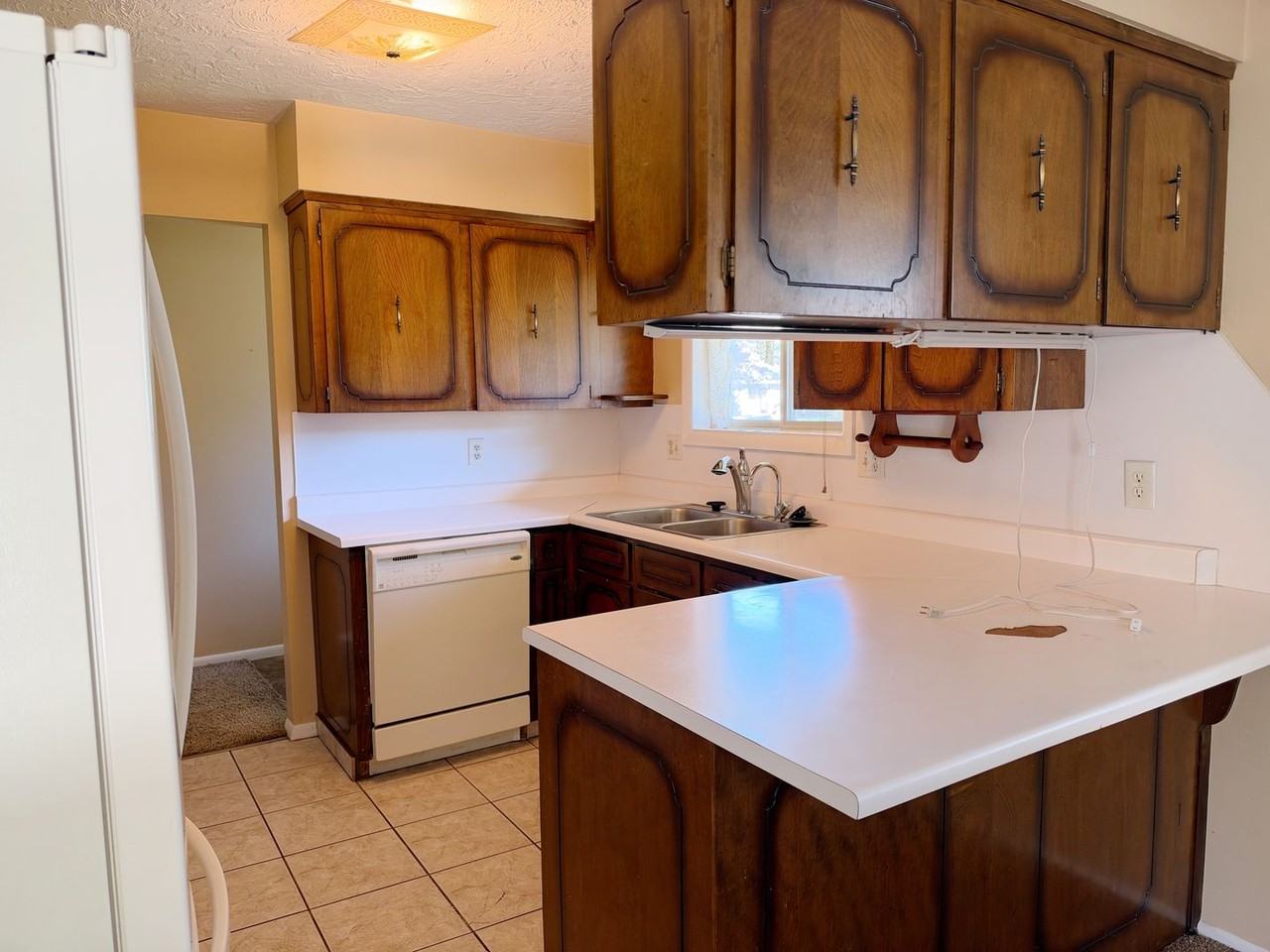 687 Leona Cir - Photo 4 of 20