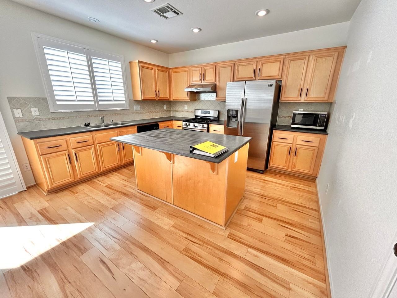 7287 Apache Mission Ct - Photo 3 of 37