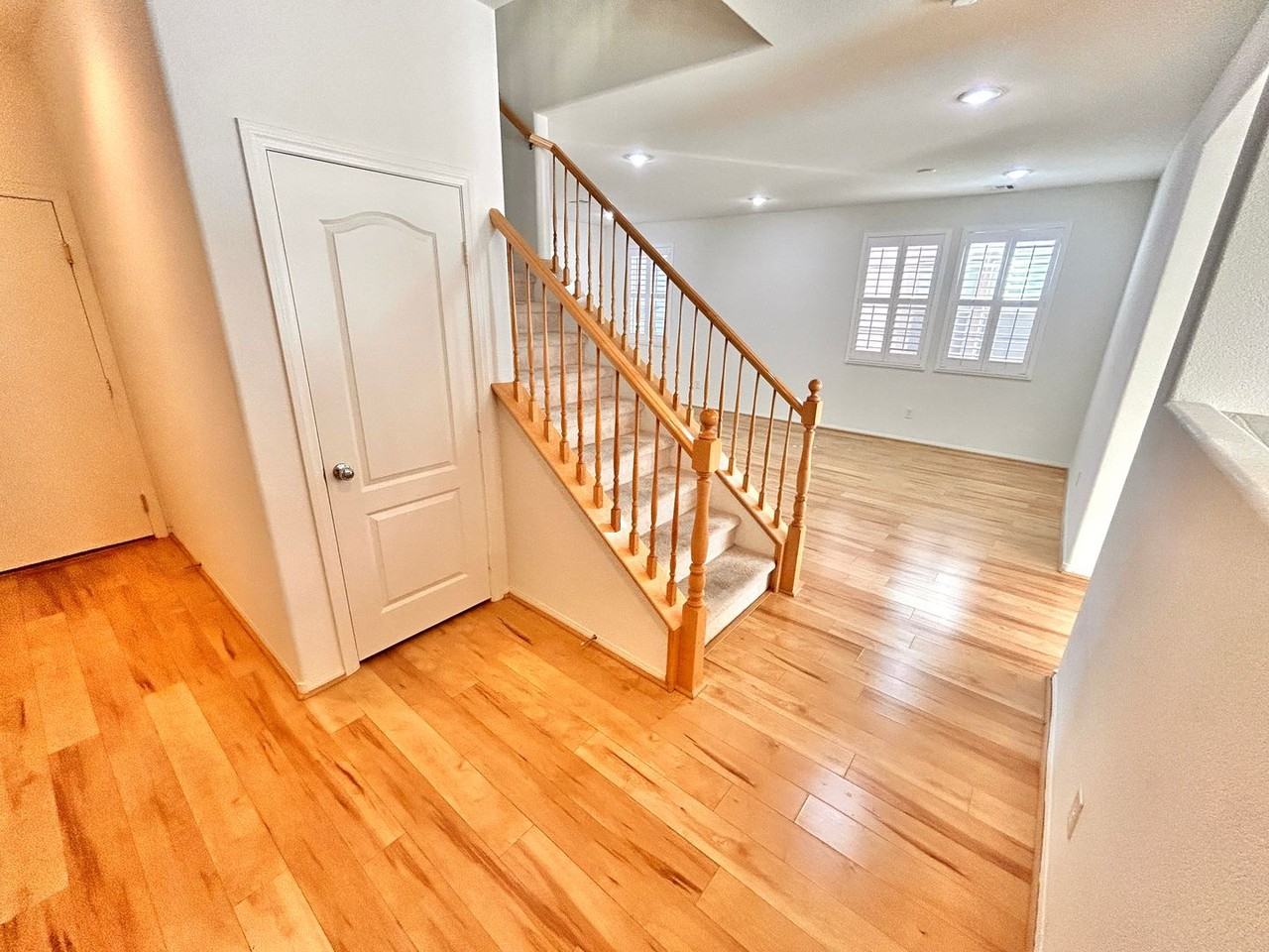 7287 Apache Mission Ct - Photo 6 of 37
