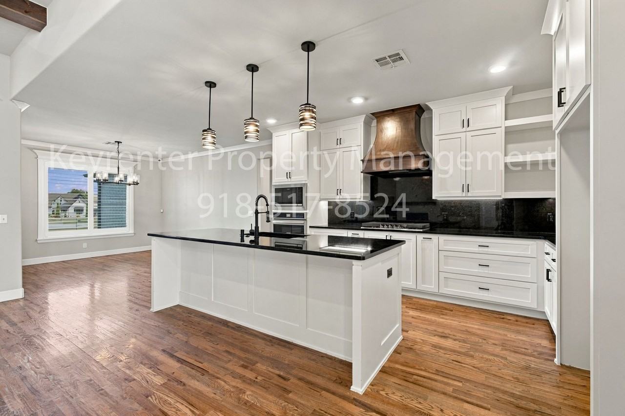 8202 N 150th East Ave - Photo 2 of 26