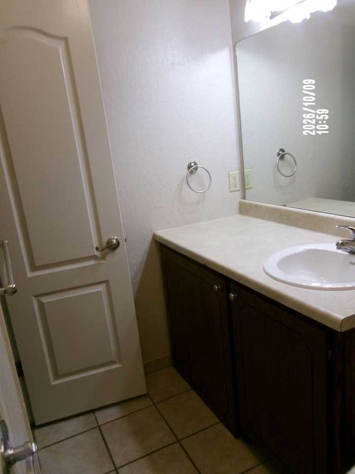 1420 Nw Hunter Rd - Photo 4 of 14