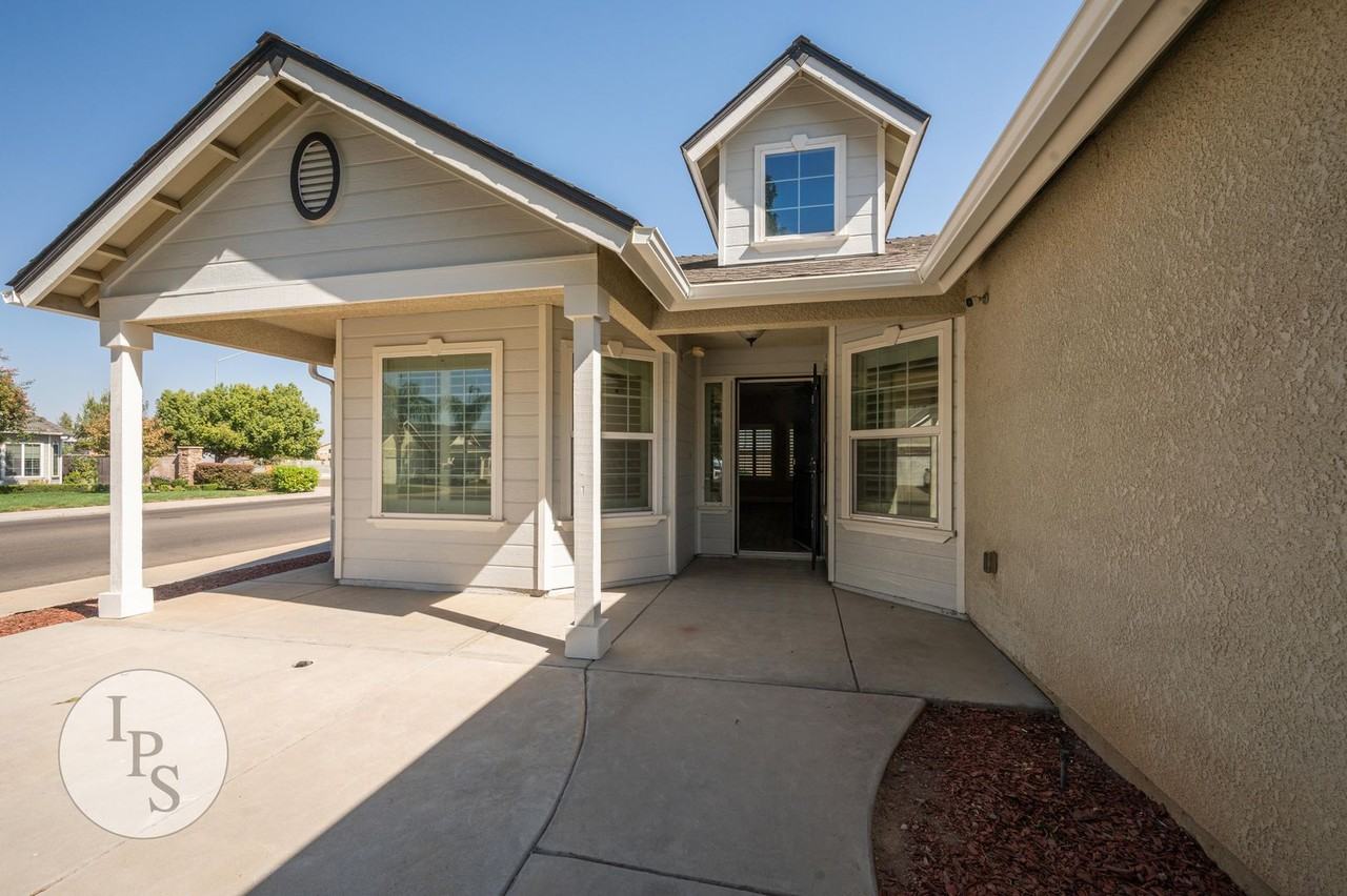 5450 N Maruyama Ave - Photo 2 of 24