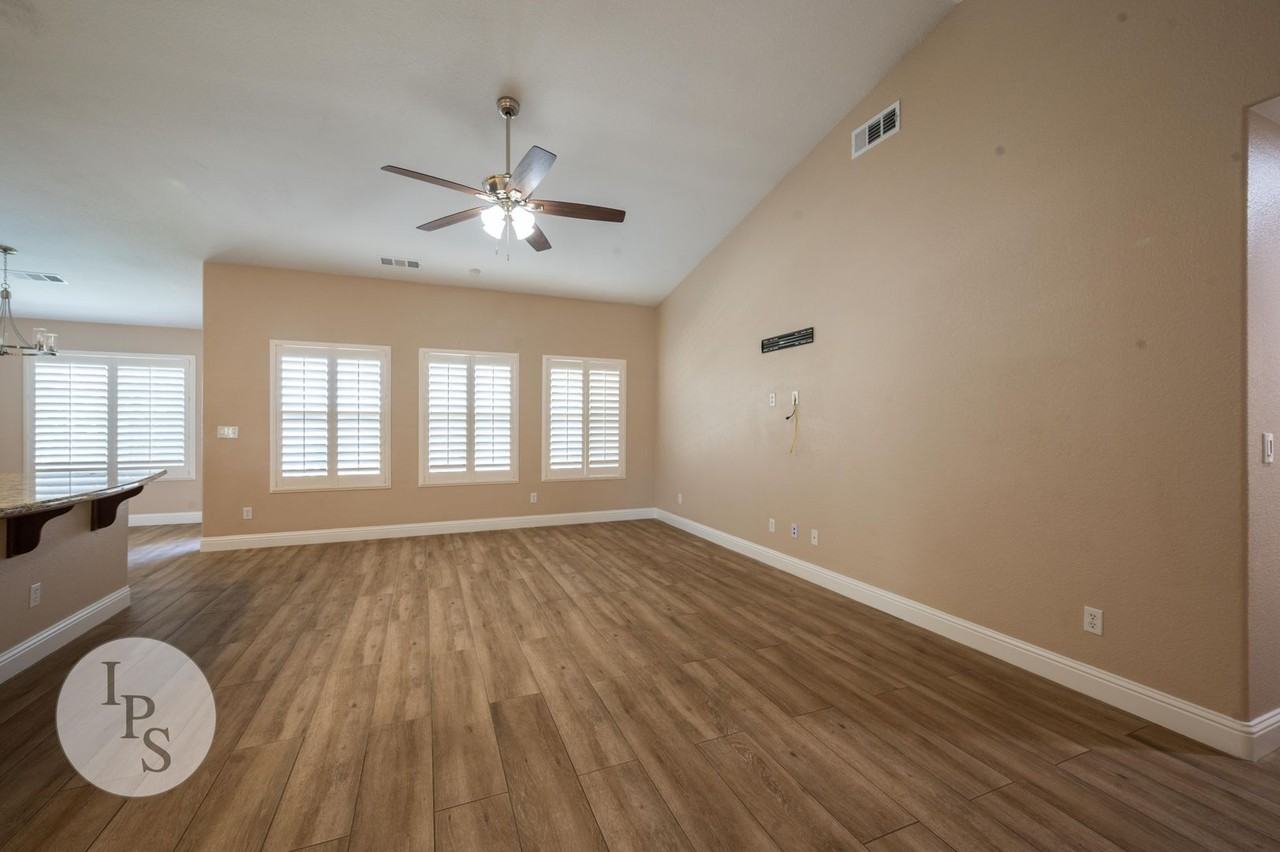 5450 N Maruyama Ave - Photo 3 of 24