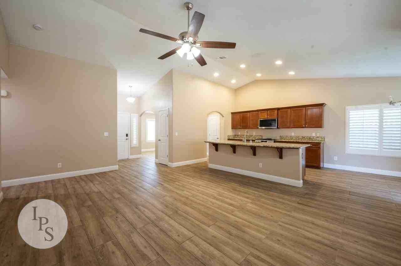 5450 N Maruyama Ave - Photo 4 of 24