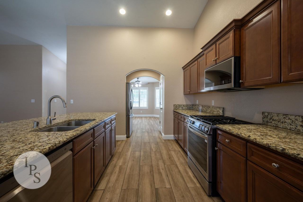 5450 N Maruyama Ave - Photo 7 of 24